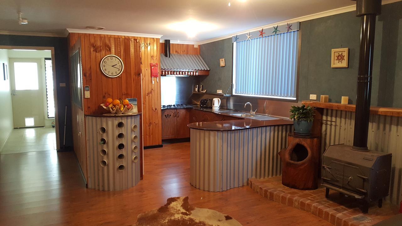Inna Nutshell Kingscote Exterior photo